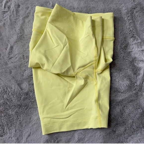 NWT Outdoor Voices Move Free 6” Bike Hike Workout Shorts Gecko Yellow Size Small - Picture 8 of 15